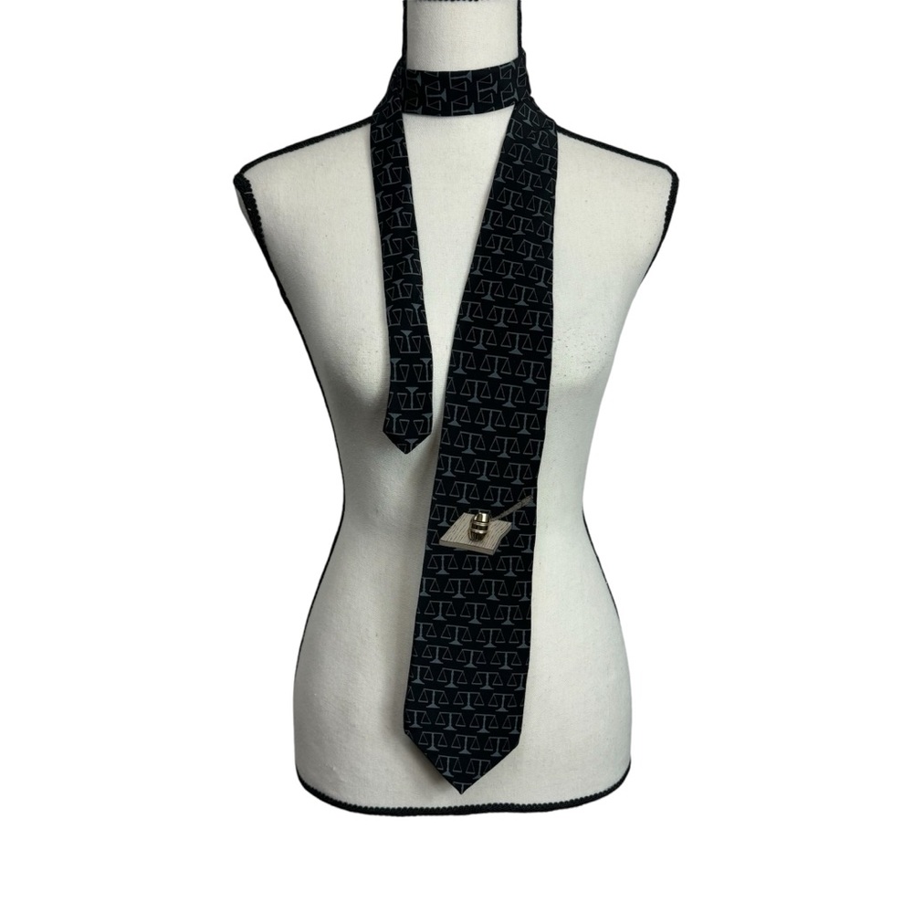 Vicky Davis Tie Truth or Consequences Black Grey Judge Lawyer law school